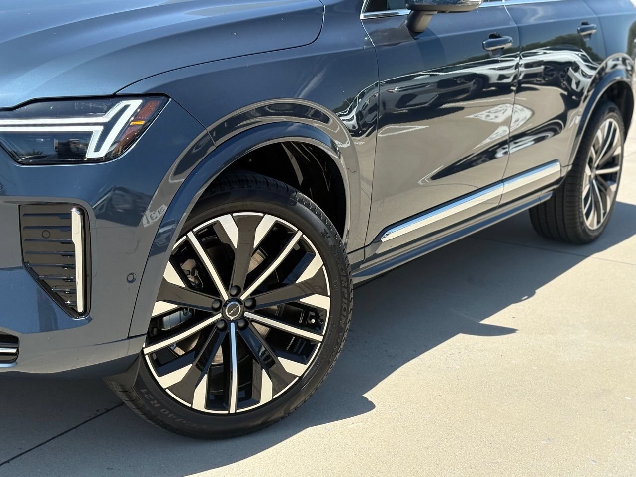 New 2026 Volvo XC90 B6 Ultra w/ Protection Package AWD/4WD image 5