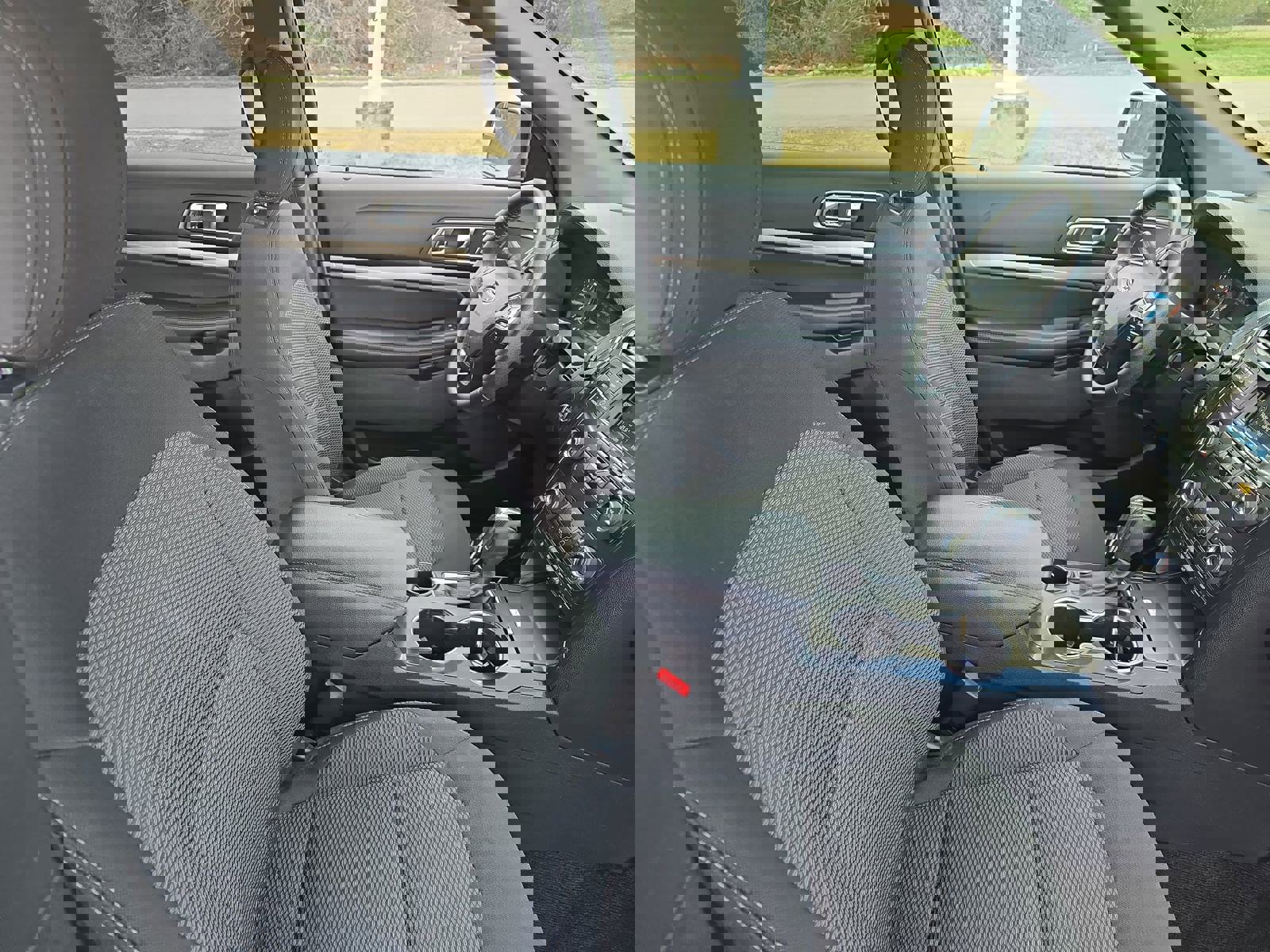 Used 2018 Ford Explorer XLT image 10