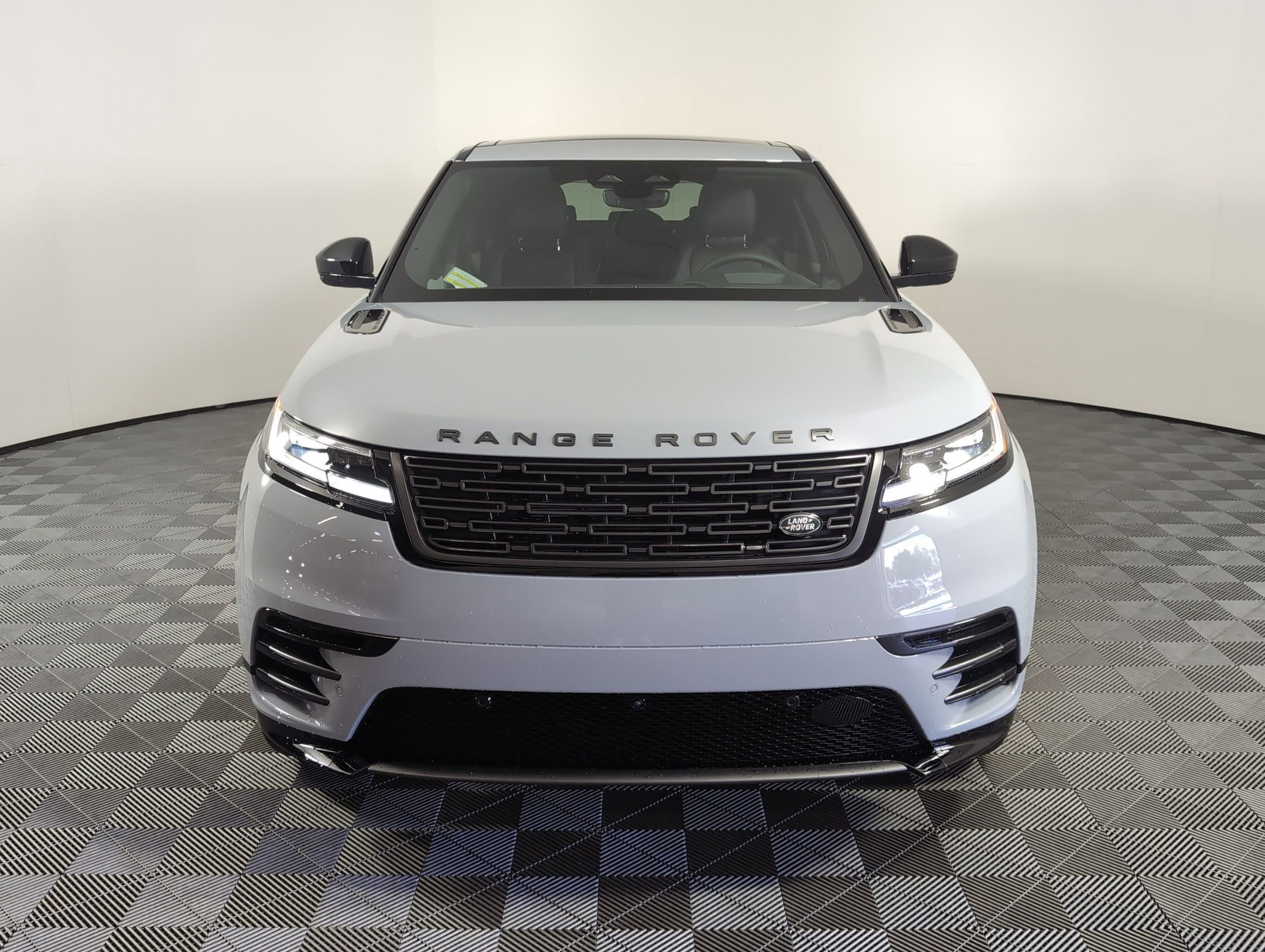 Used 2026 Land Rover Range Rover Velar Dynamic SE image 5