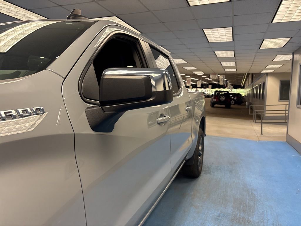 Certified 2024 Chevrolet Silverado 1500 LT AWD/4WD image 15