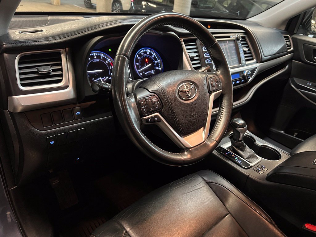Used 2015 Toyota Highlander XLE AWD/4WD image 14