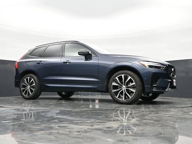 Used 2025 Volvo XC60 B5 Plus AWD/4WD image 35