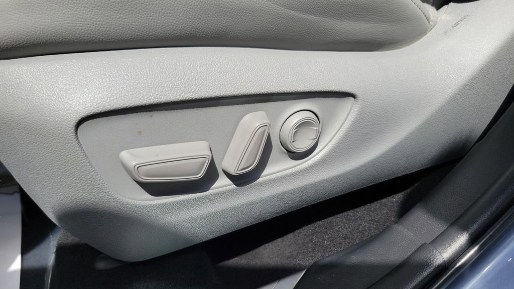 Used 2022 Toyota Highlander Platinum FWD image 16