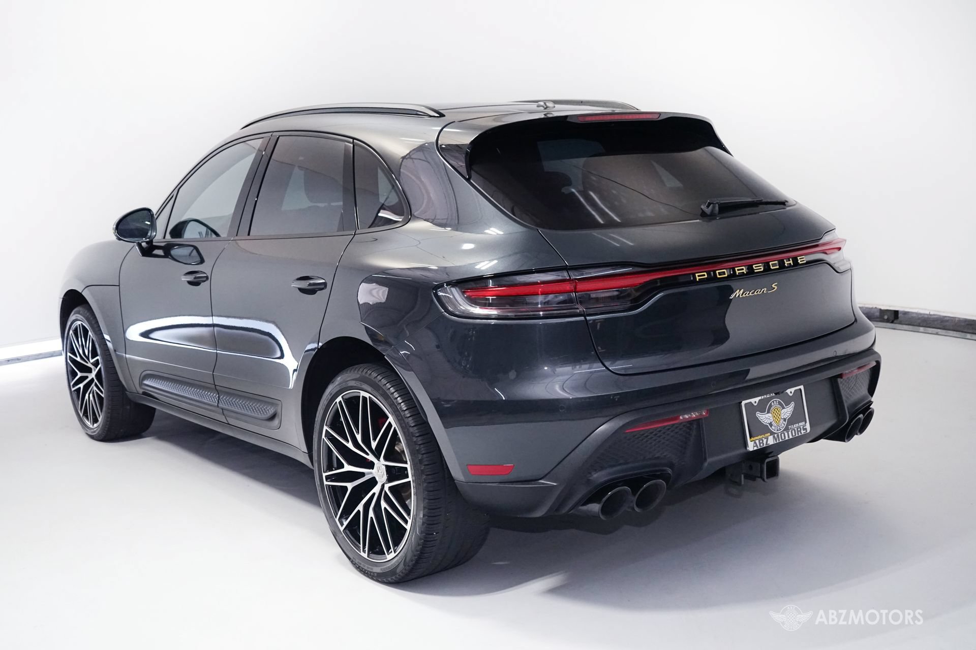 Used 2023 Porsche Macan S AWD/4WD image 6