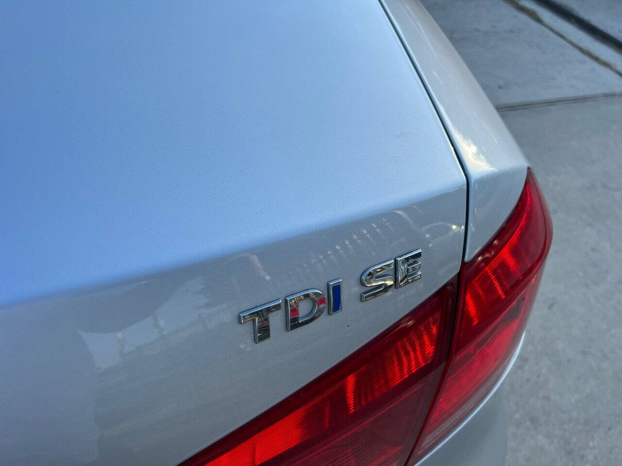 Used 2013 Volkswagen Passat TDI SE FWD image 17