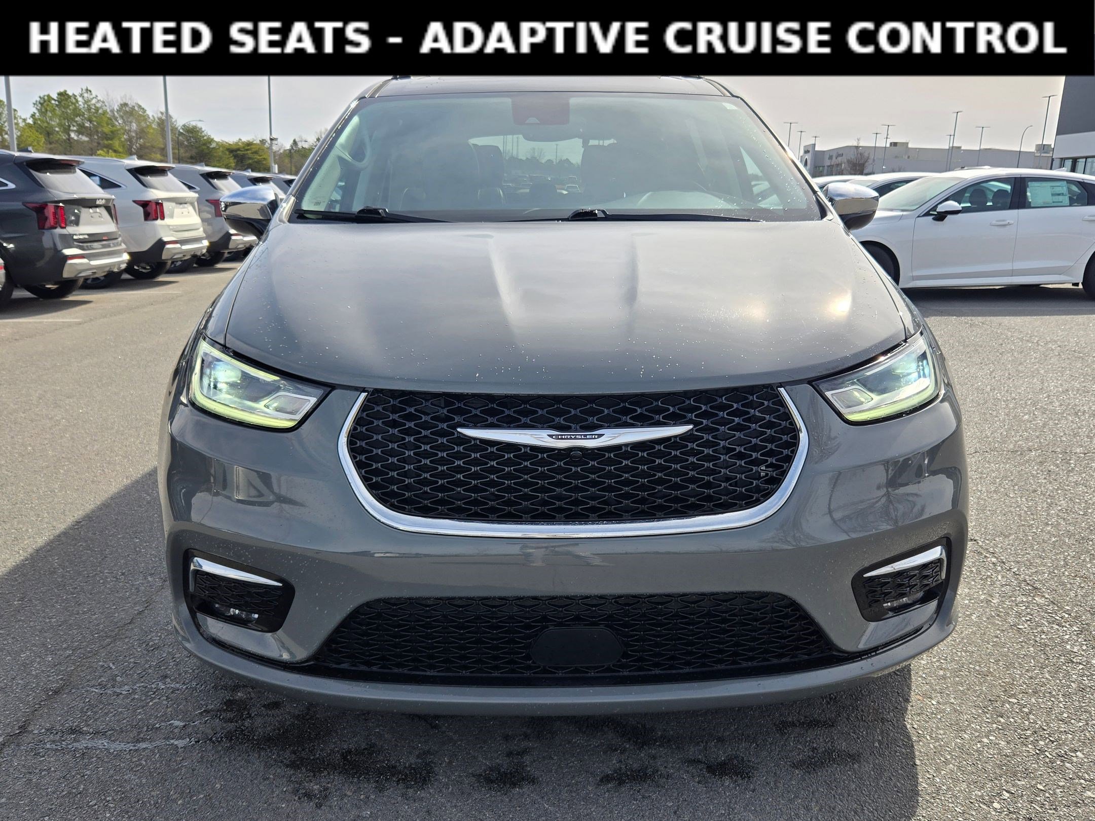 Used 2023 Chrysler Pacifica Limited image 2