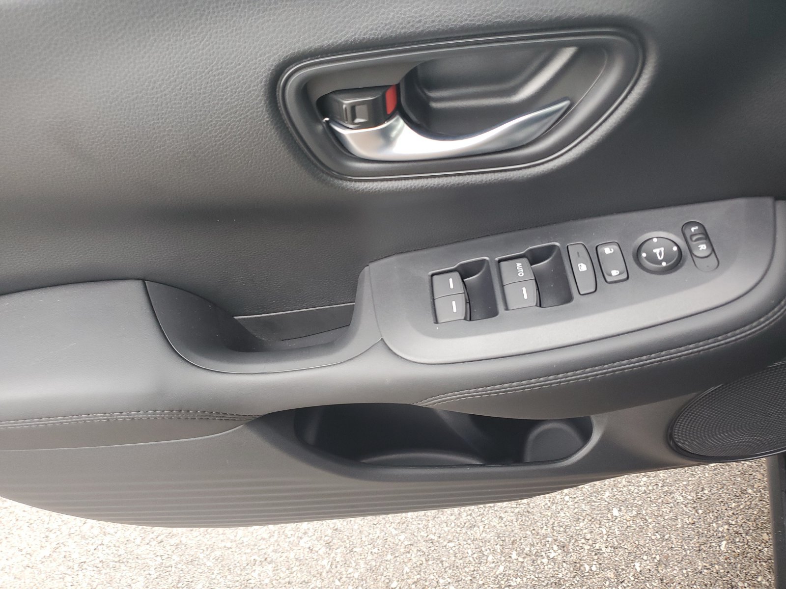Used 2027 Honda HR-V LX image 19