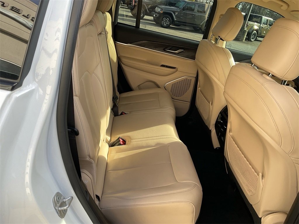 Used 2022 Jeep Grand Cherokee Limited image 30