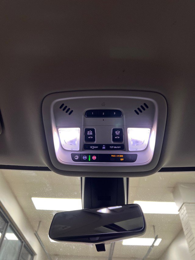 Used 2020 Chevrolet Traverse LT w/ LT Premium Package image 23