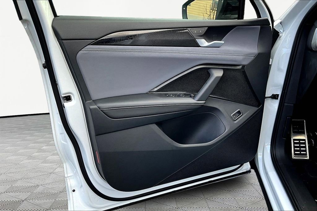 New 2026 Volkswagen Tiguan SE R-Line image 18