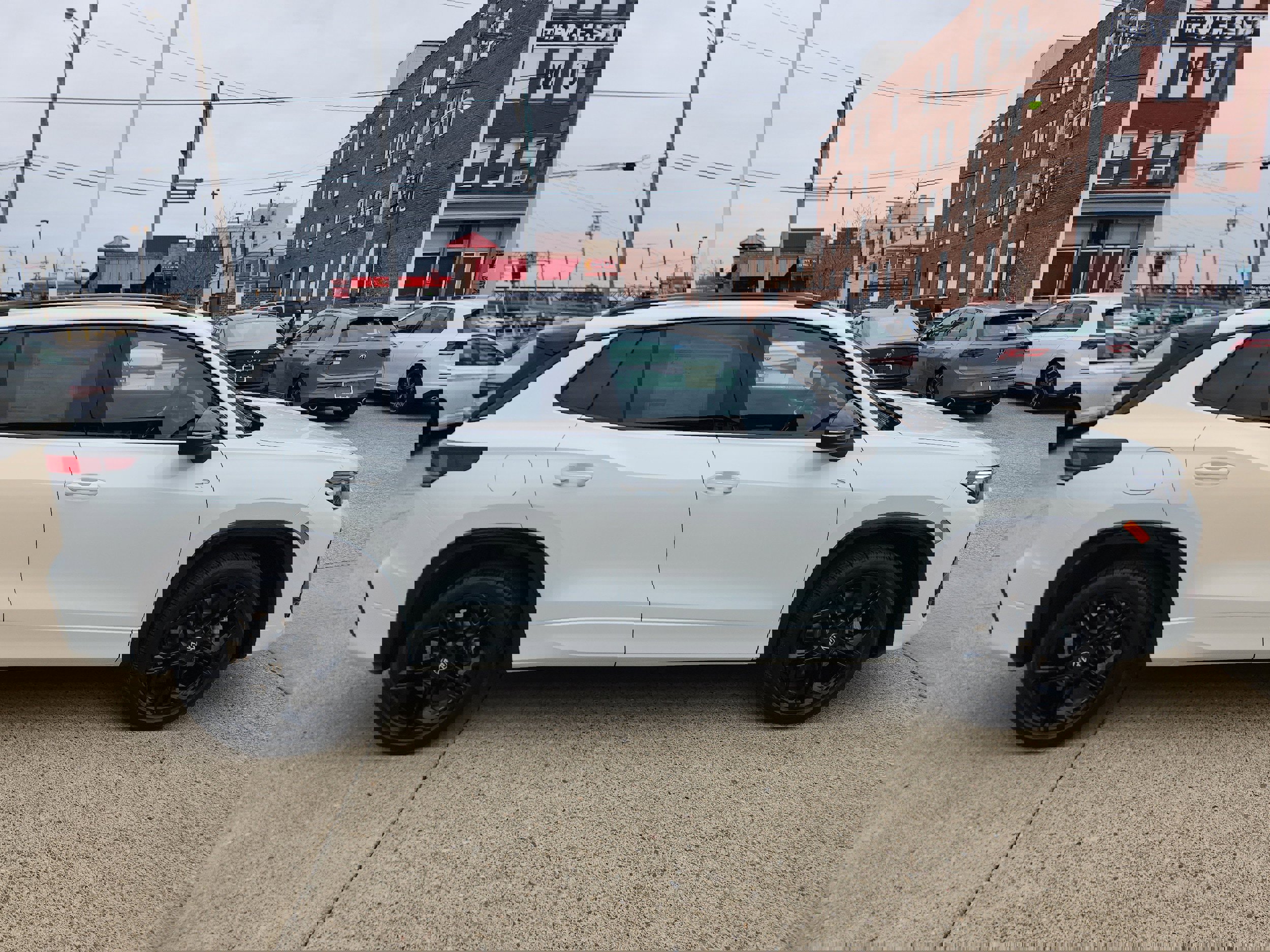 New 2026 Volkswagen Tiguan SE R-Line image 6