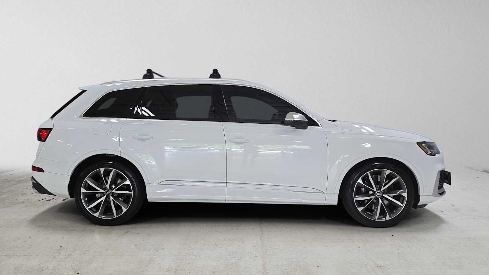 Used 2022 Audi SQ7 Prestige w/ Prestige Package AWD/4WD image 2