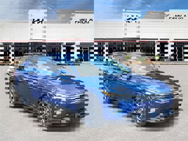 New 2025 Kia K4 LXS