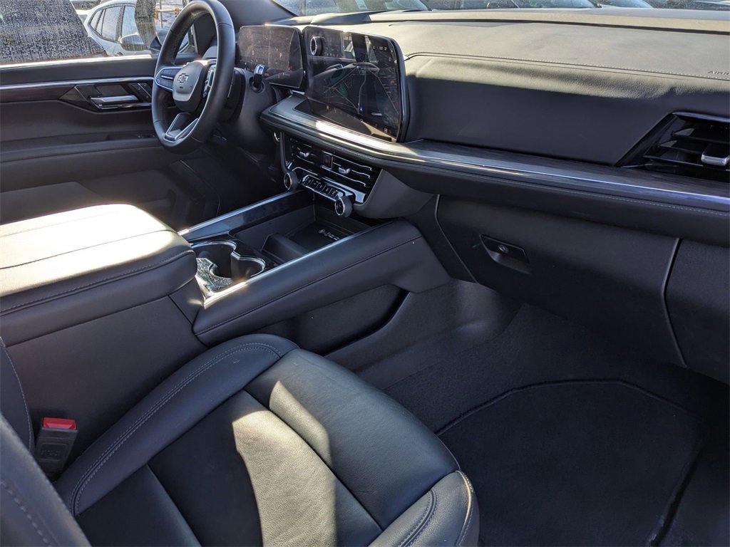 Used 2025 Chevrolet Suburban Z71 image 40