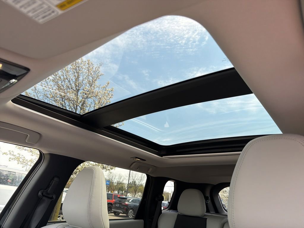 Used 2025 Mitsubishi Outlander SE image 11