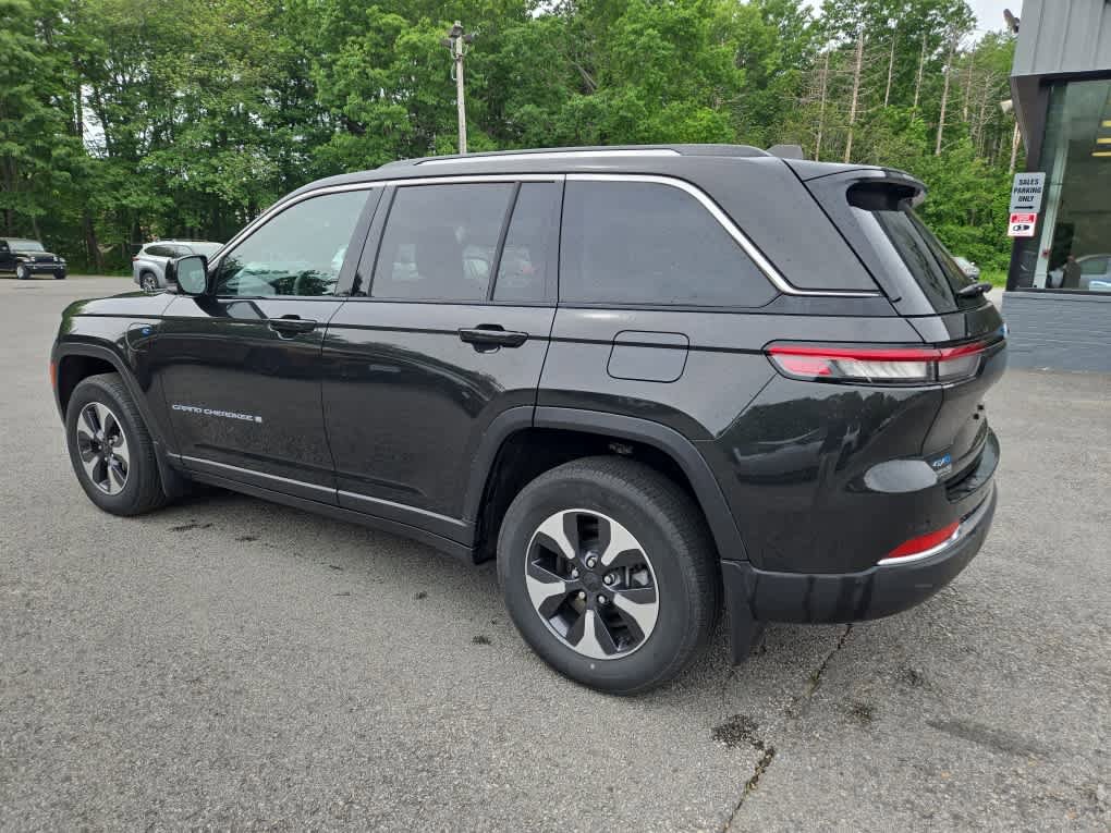 Used 2023 Jeep Grand Cherokee 4WD 4xe w/ Luxury Tech Group II image 6