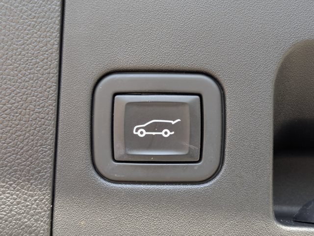 Used 2023 Cadillac XT4 Luxury w/ Cold Weather Package FWD image 16