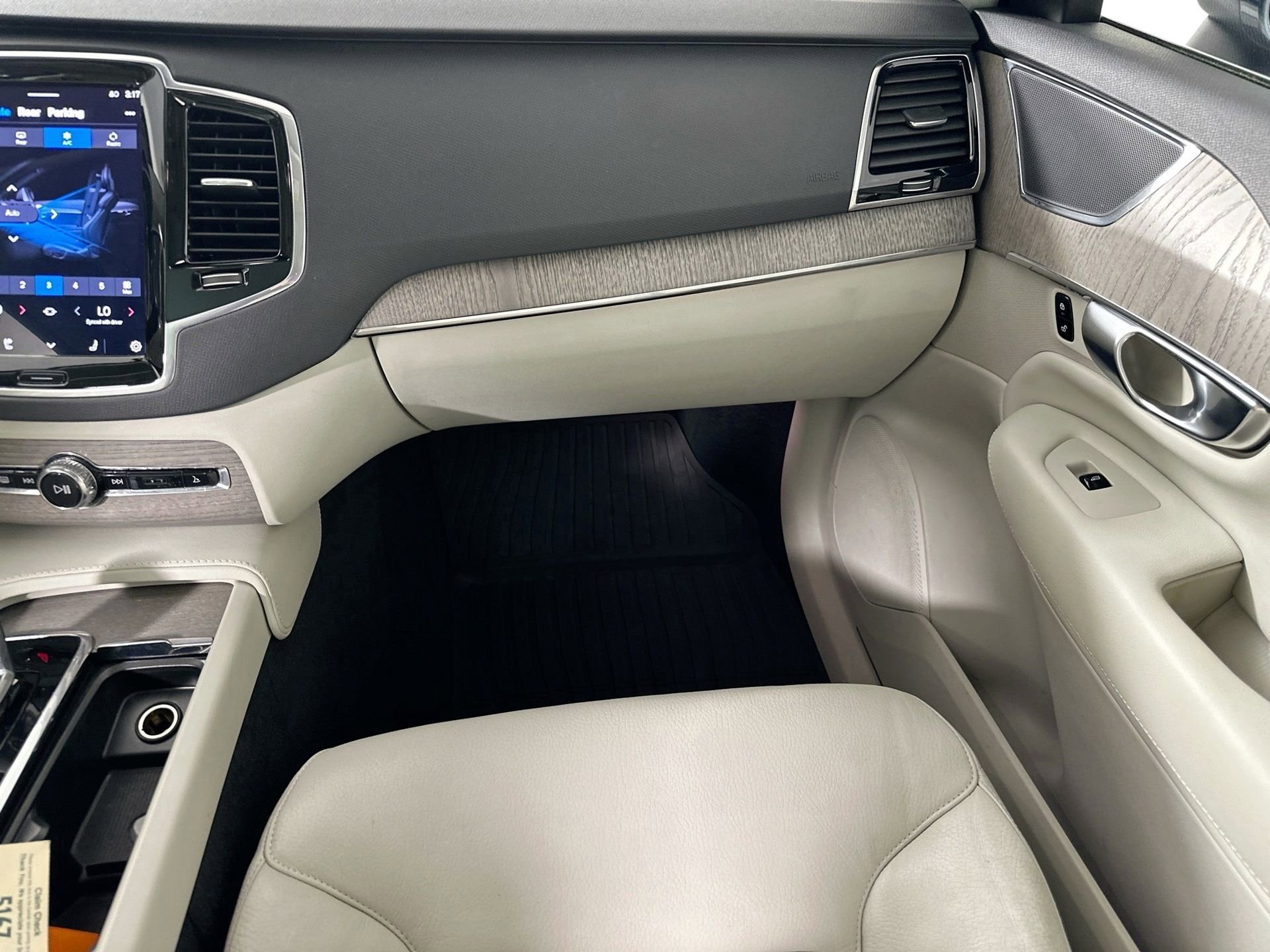 Certified 2023 Volvo XC90 B6 Plus w/ Protection Package image 24