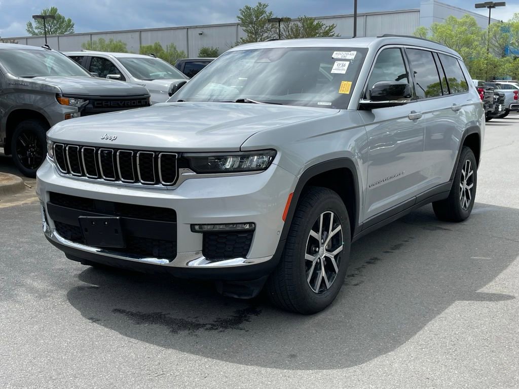 Used 2024 Jeep Grand Cherokee L Limited w/ Luxury Tech Group II AWD/4WD image 3