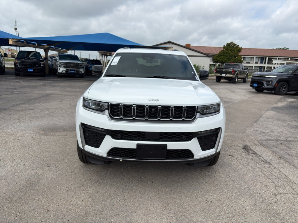 New 2026 Jeep Grand Cherokee L Limited w/ Luxury Tech Group II RWD image 2