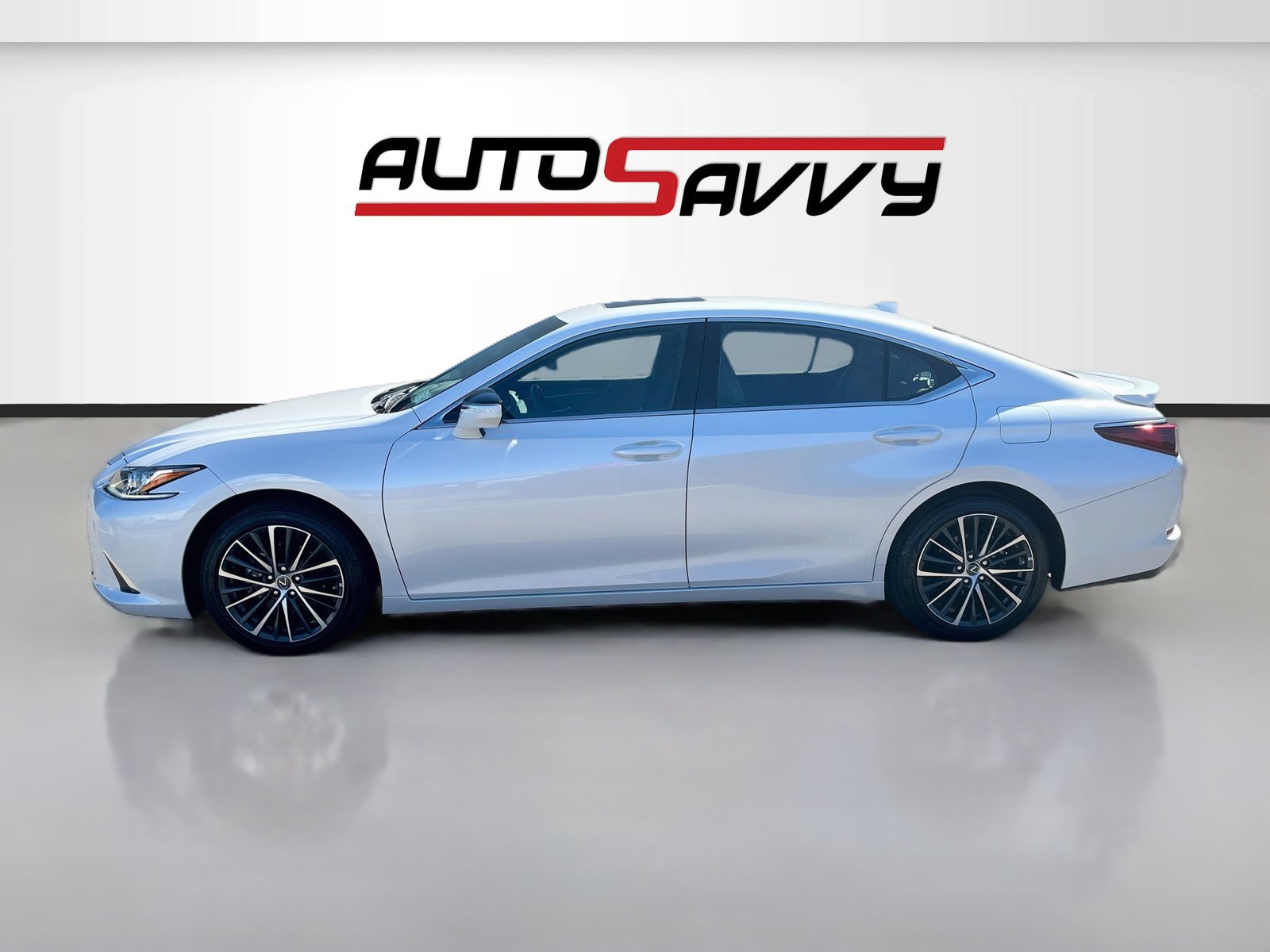 Used 2025 Lexus ES 350 w/ Premium Package FWD image 4