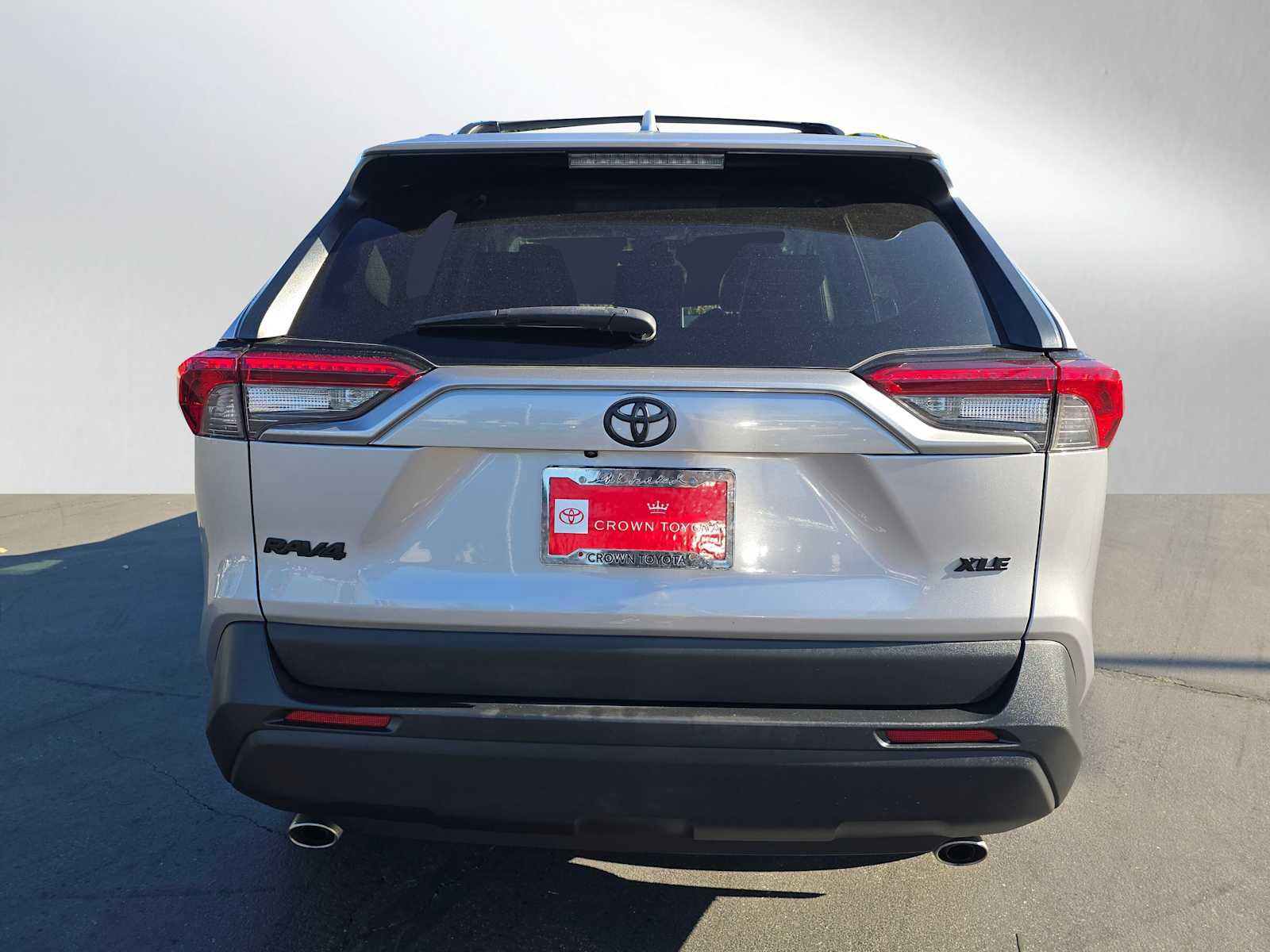 Used 2022 Toyota RAV4 XLE Premium image 4