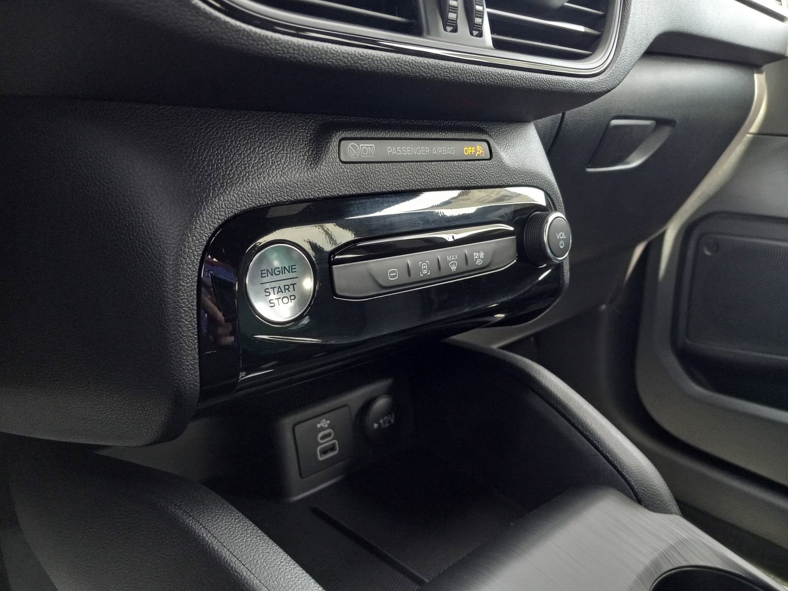 Used 2025 Ford Escape ST-Line w/ Equipment Group 301A FWD image 21