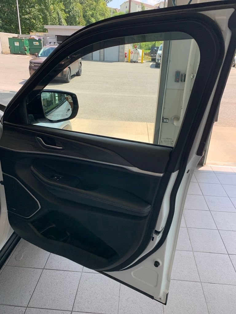 Used 2021 Jeep Grand Cherokee L Limited AWD/4WD image 14