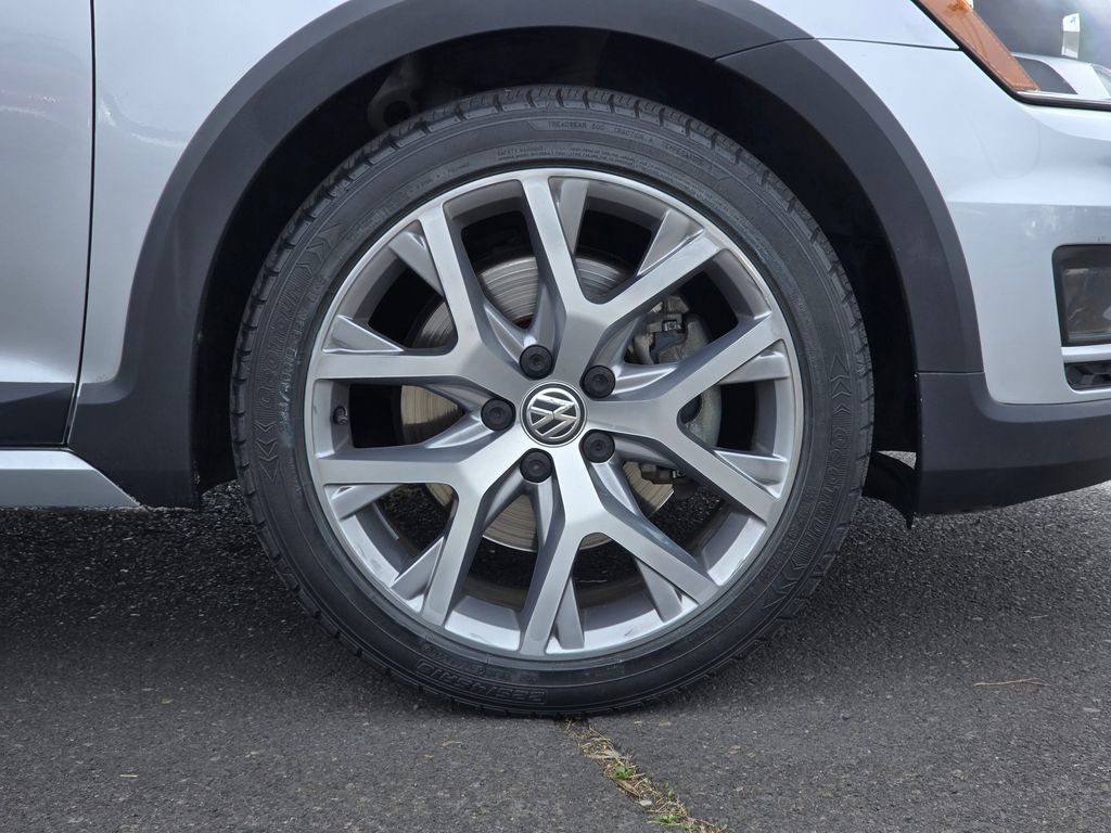 Used 2017 Volkswagen Golf Alltrack SEL image 9