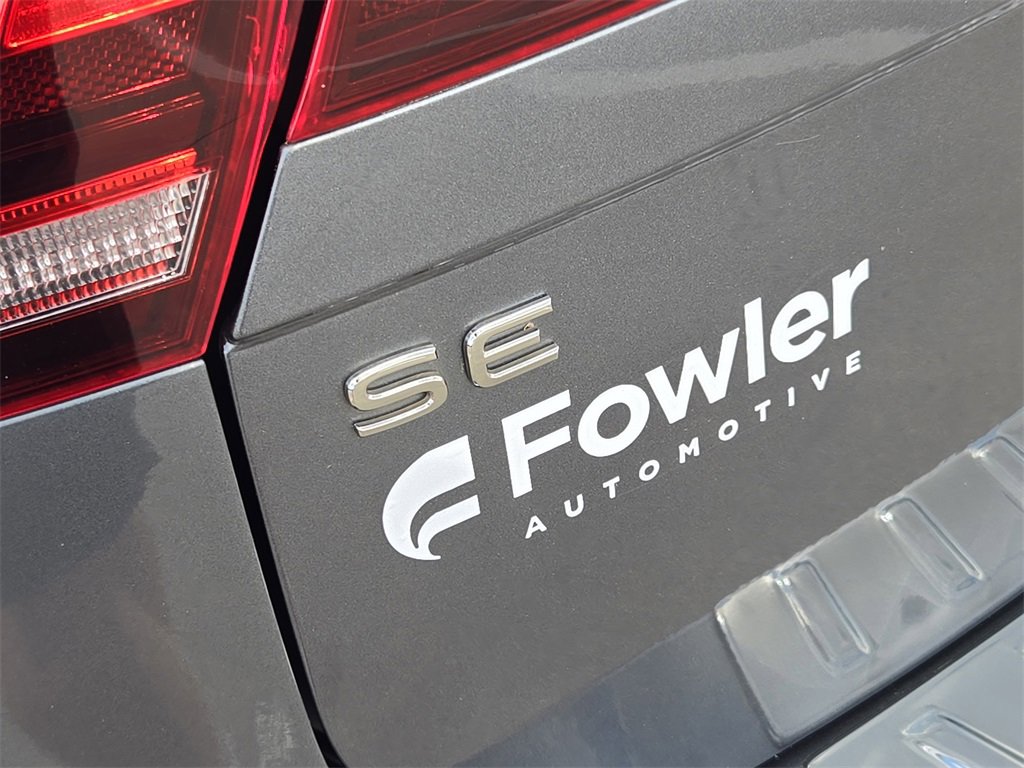 Used 2023 Volkswagen Tiguan SE w/ Panoramic Sunroof Package image 13
