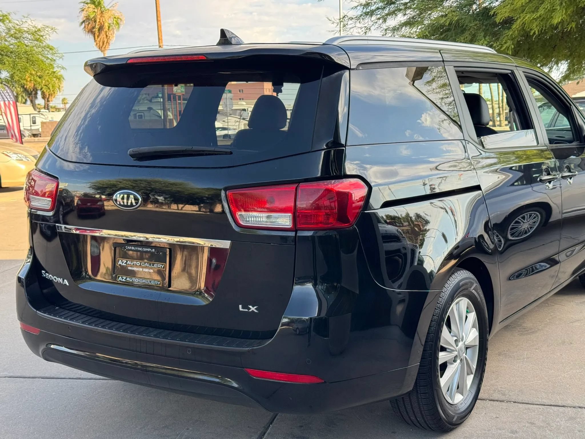 Used 2017 Kia Sedona LX w/ LX Essentials Premium Package FWD image 53