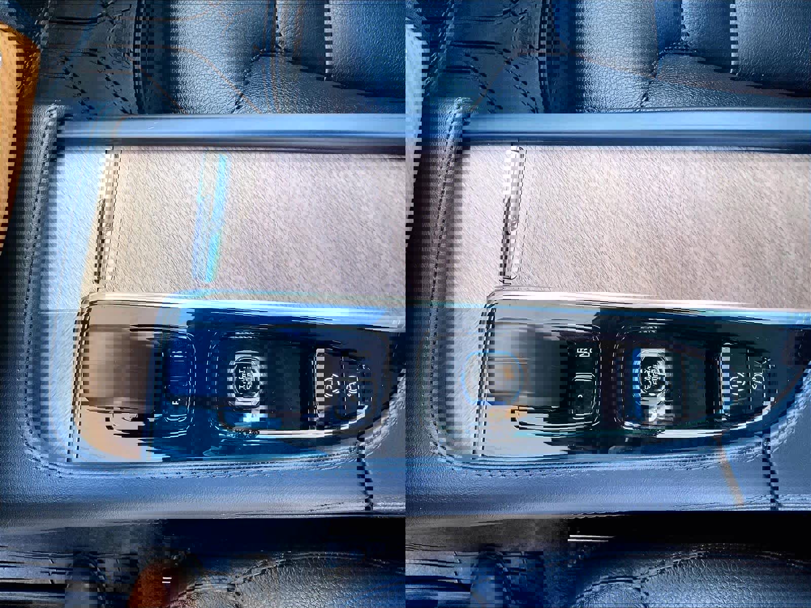 Used 2023 Volvo XC90 T8 Plus image 20