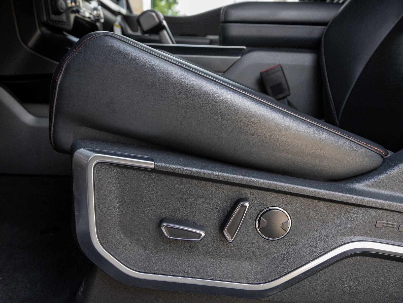 Used 2025 Ford F150 Raptor image 23