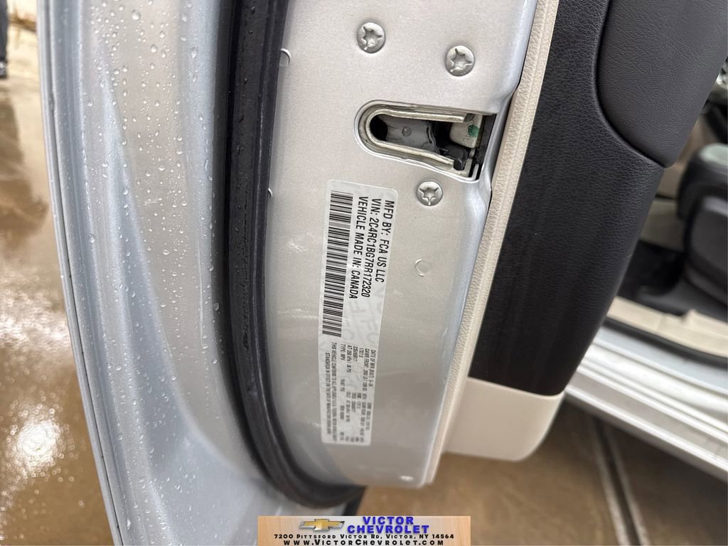 Used 2024 Chrysler Pacifica Touring-L image 18