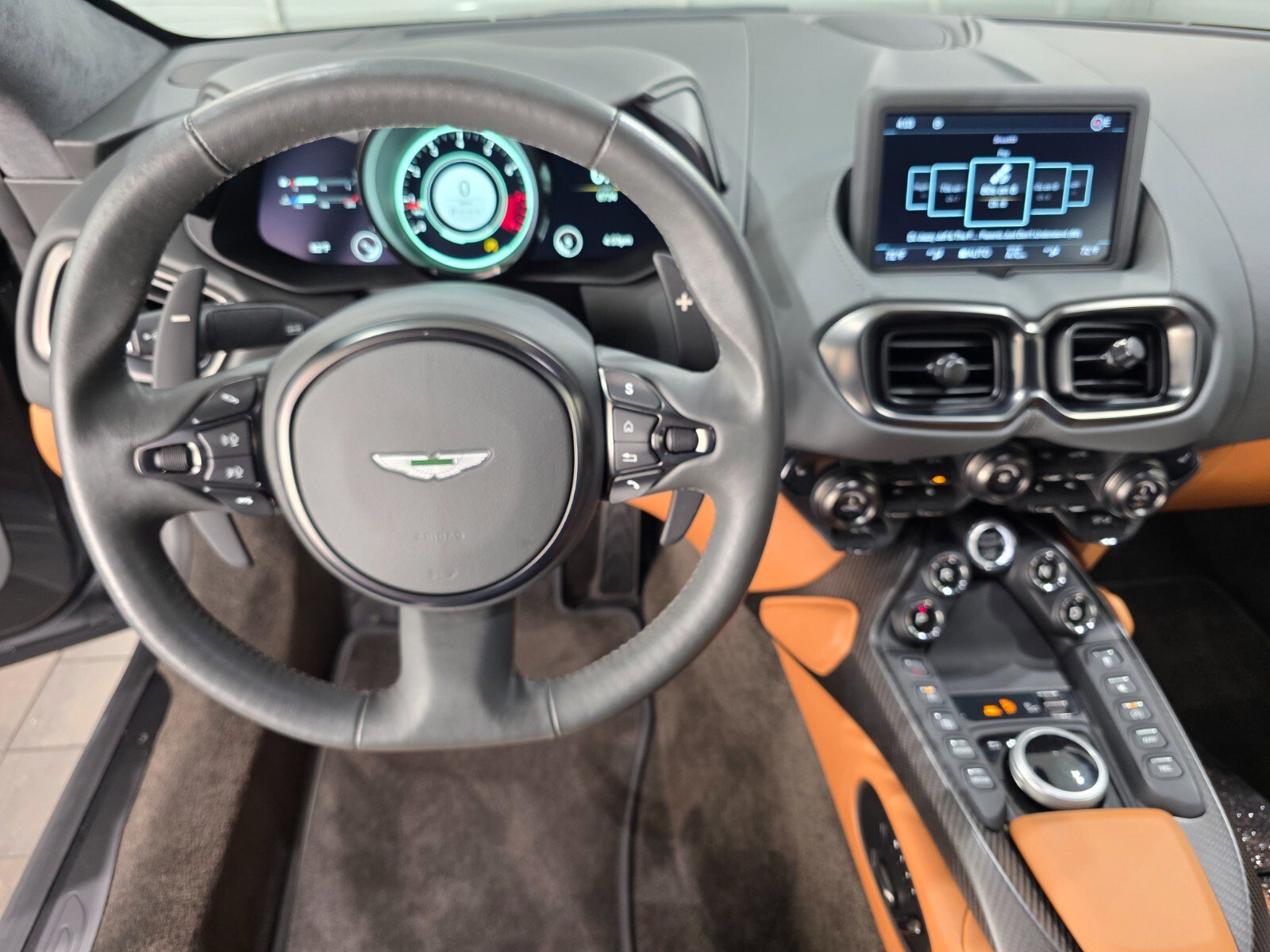 Used 2023 Aston Martin V8 Vantage Coupe image 10