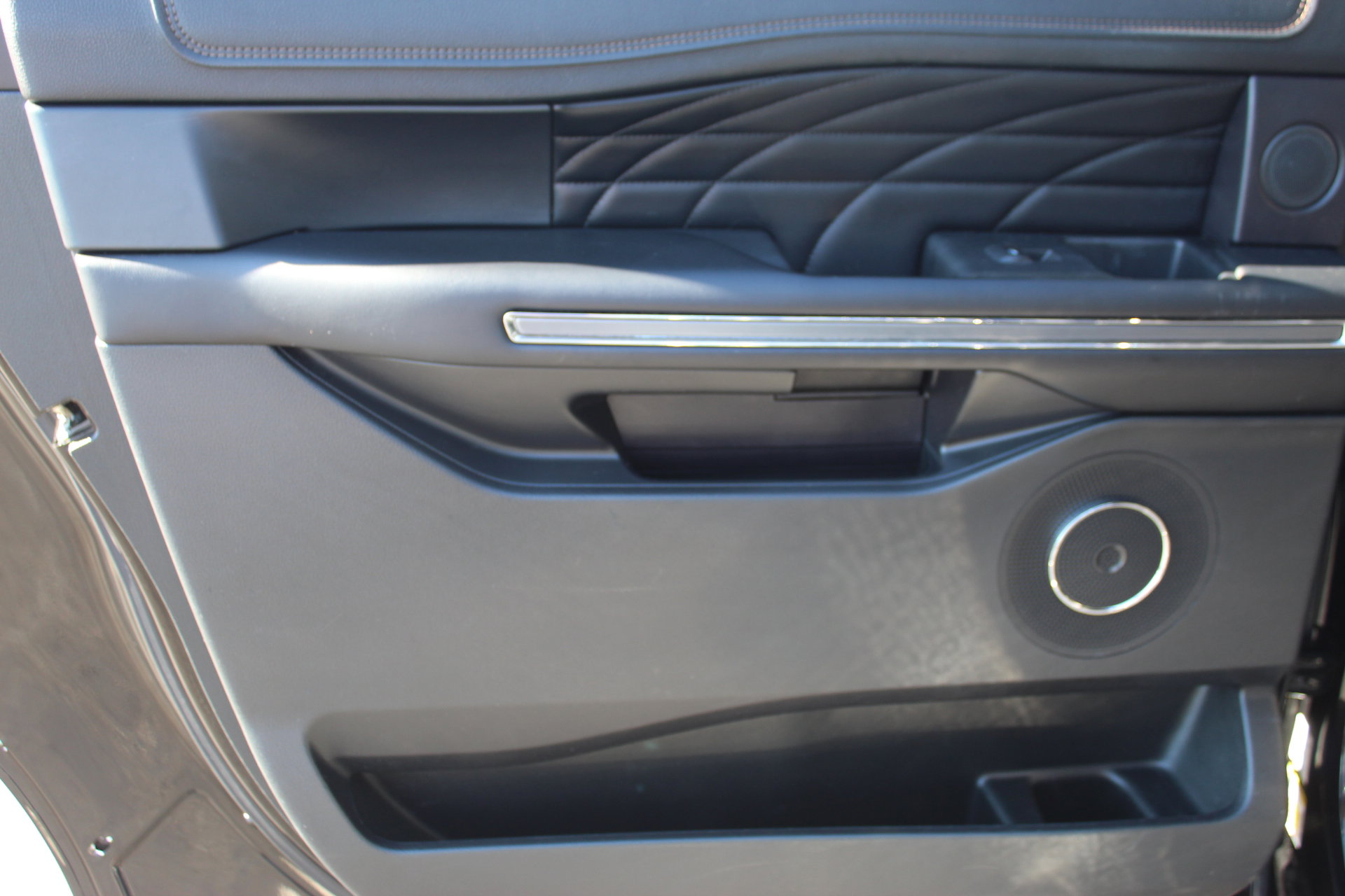 Used 2018 Ford Expedition Max Platinum image 29