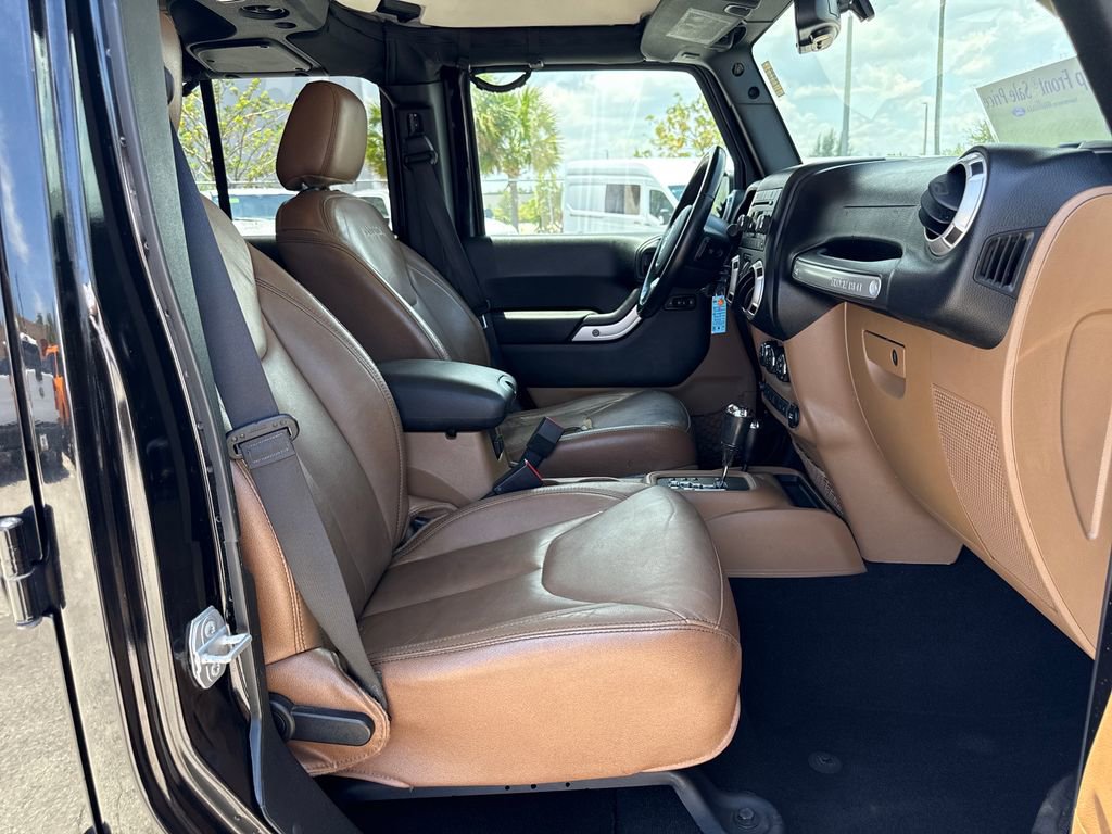 Used 2018 Jeep Wrangler Unlimited Sahara w/ Connectivity Group AWD/4WD image 22