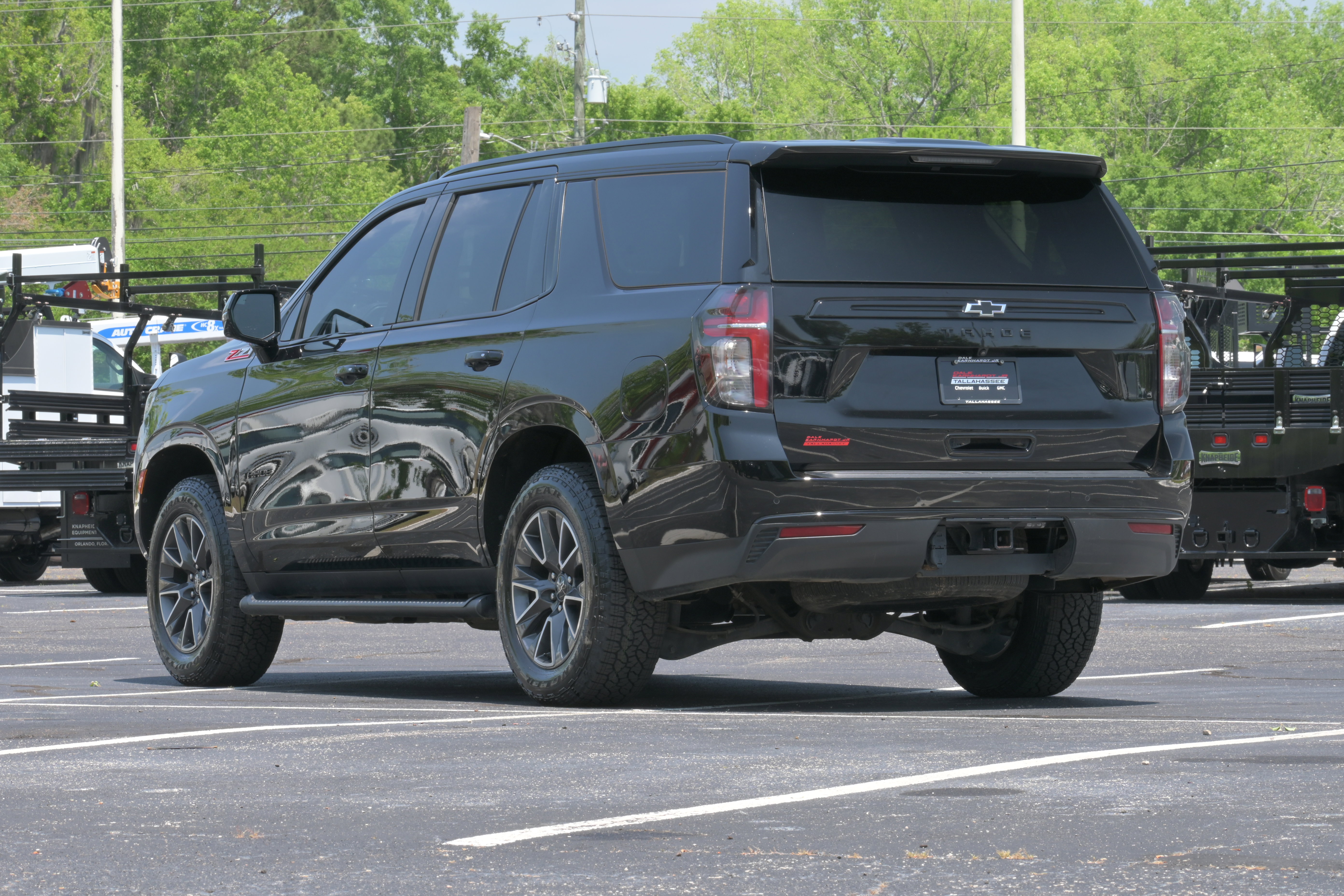 Used 2023 Chevrolet Tahoe Z71 w/ Luxury Package AWD/4WD image 3