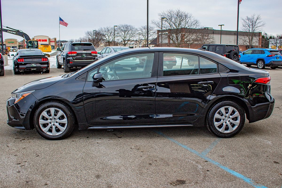 Used 2023 Toyota Corolla LE FWD image 4
