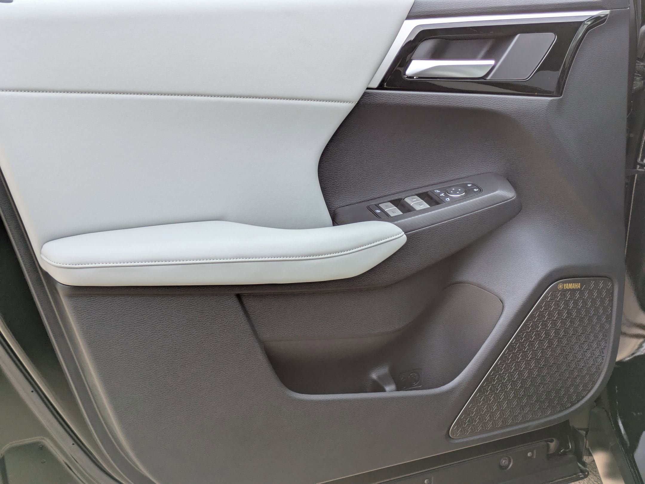 New 2025 Mitsubishi Outlander SE FWD image 11