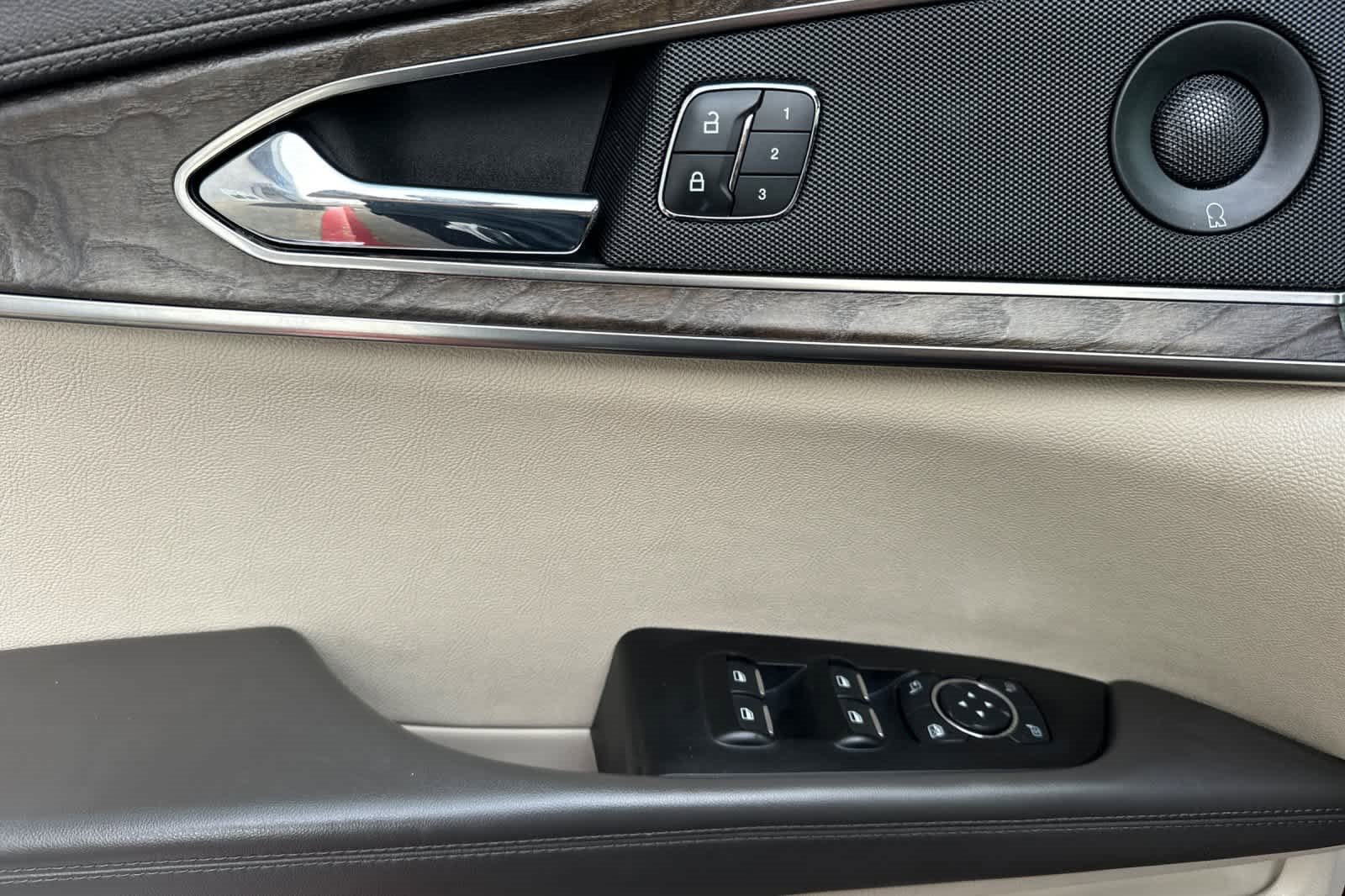 Certified 2020 Lincoln Nautilus Reserve image 13