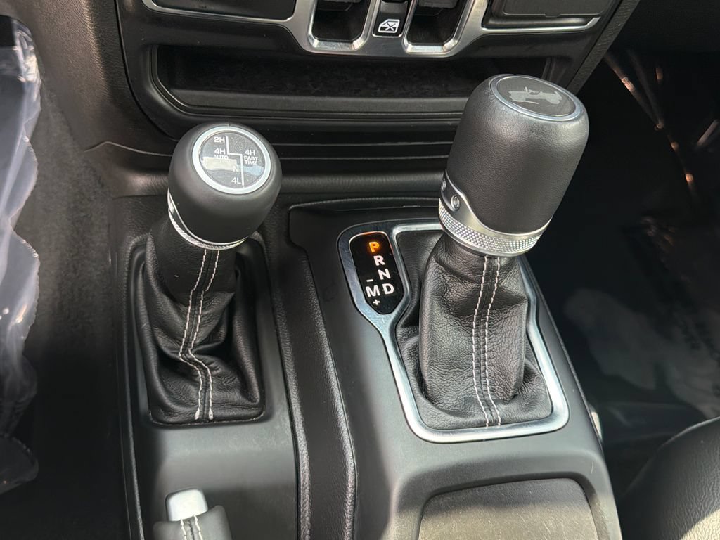 Used 2022 Jeep Wrangler Unlimited Sahara w/ Safety Group AWD/4WD image 32