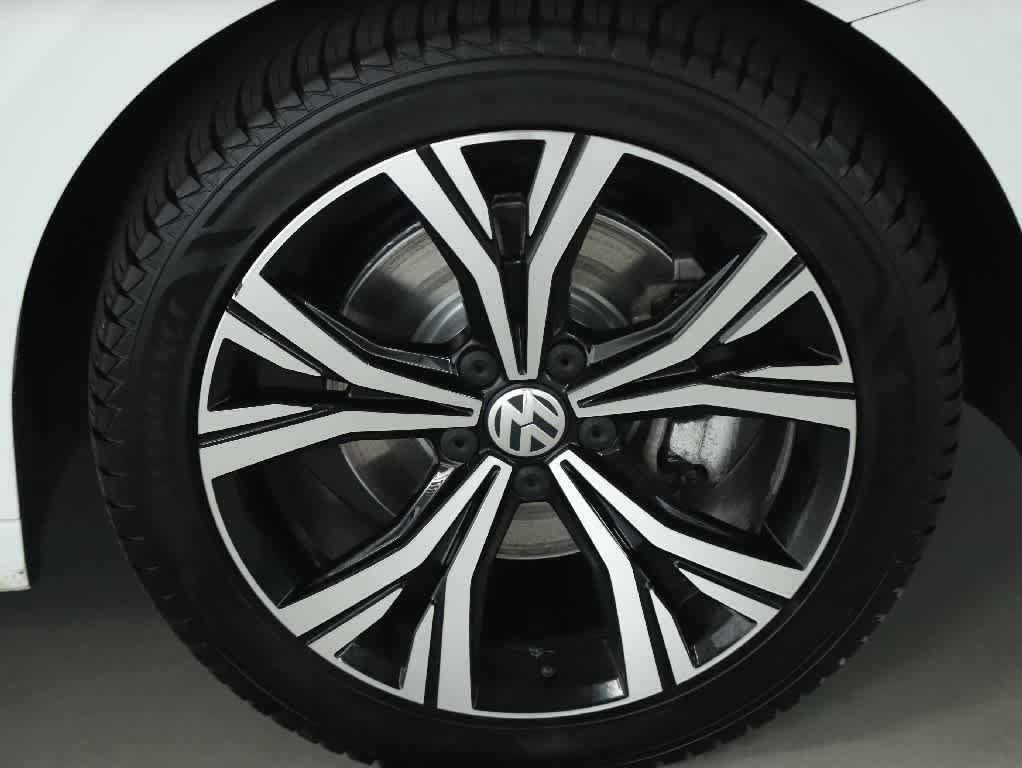 Certified 2022 Volkswagen Passat 2.0T SE FWD image 10