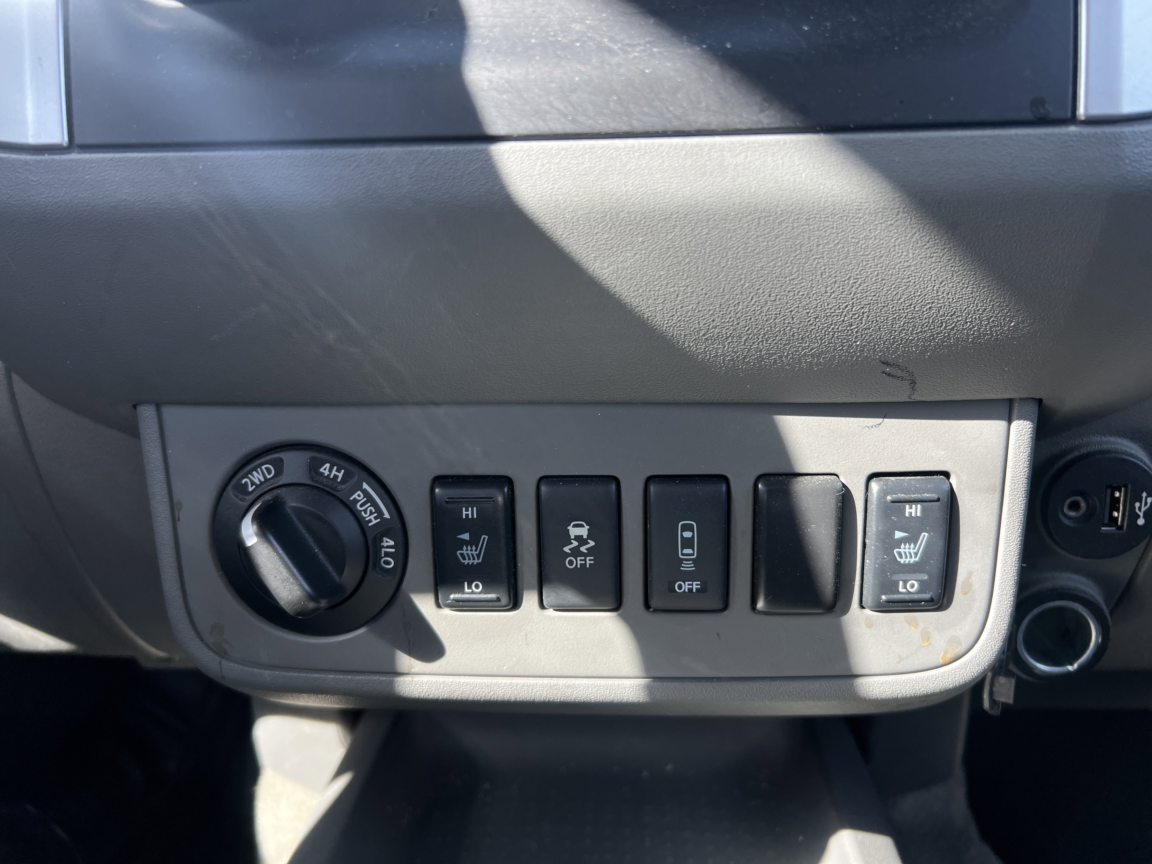 Used 2017 Nissan Frontier SV w/ SV Value Truck Package AWD/4WD image 5