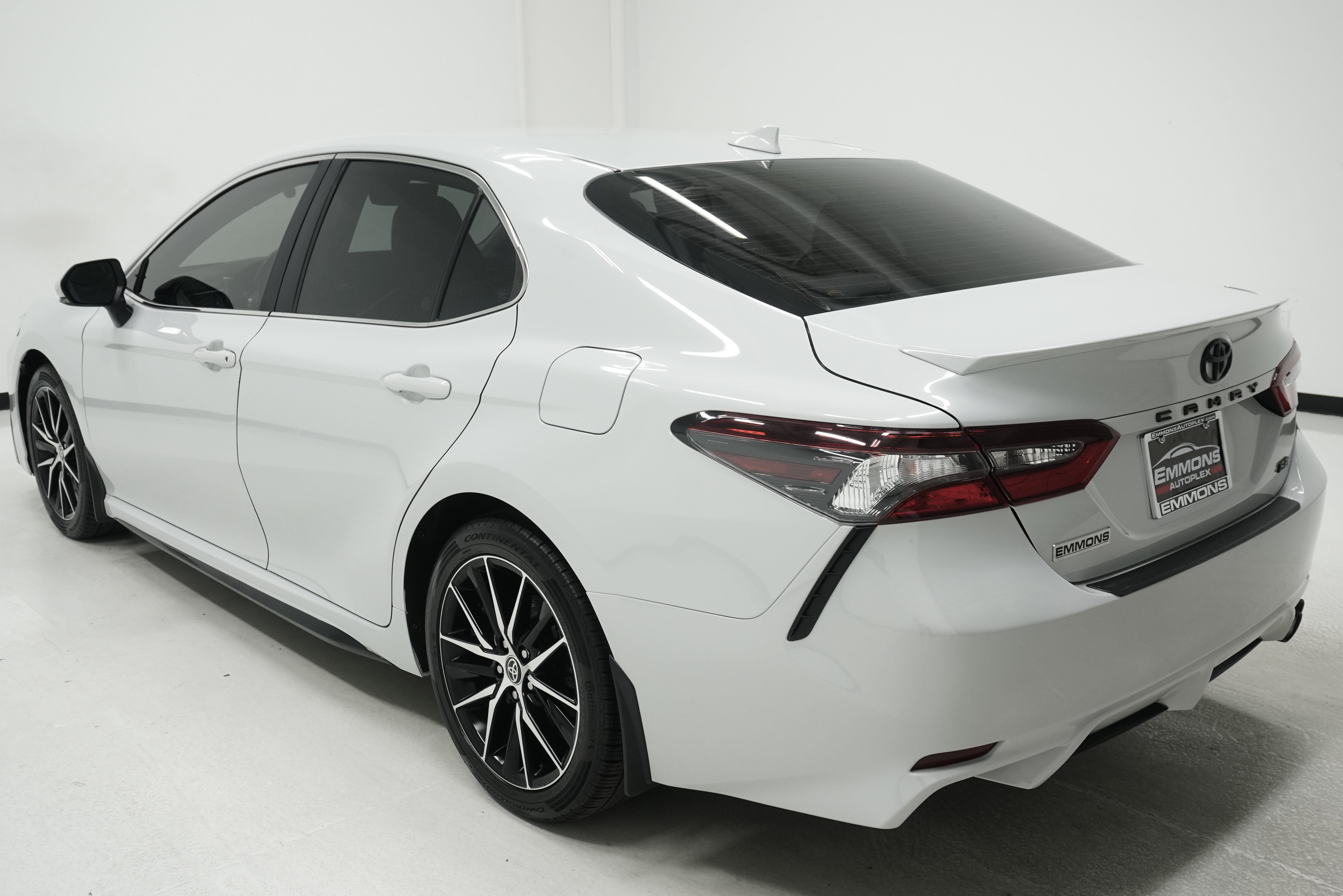 Used 2023 Toyota Camry SE FWD image 6