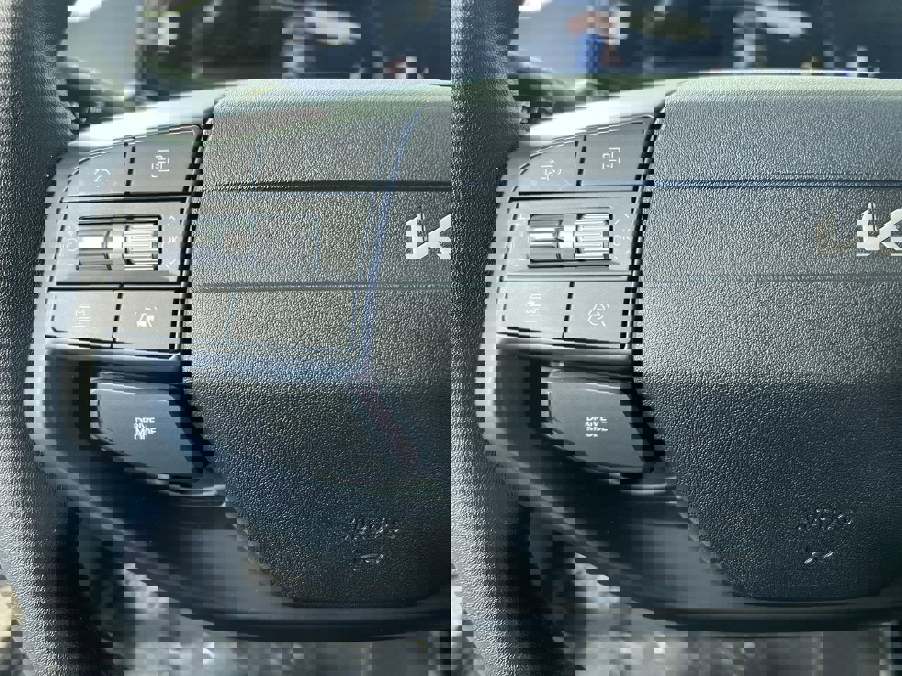 New 2025 Kia K4 LXS image 17