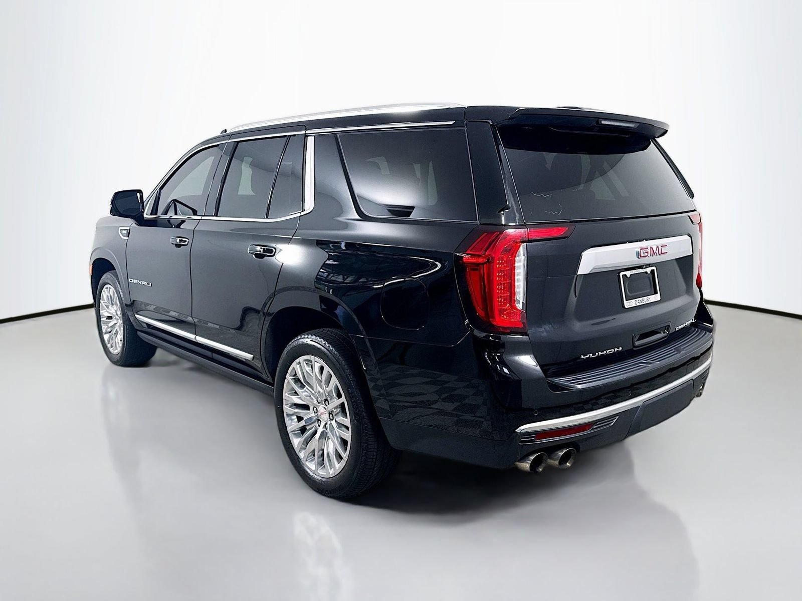 Used 2024 GMC Yukon Denali w/ Denali Reserve Package AWD/4WD image 3
