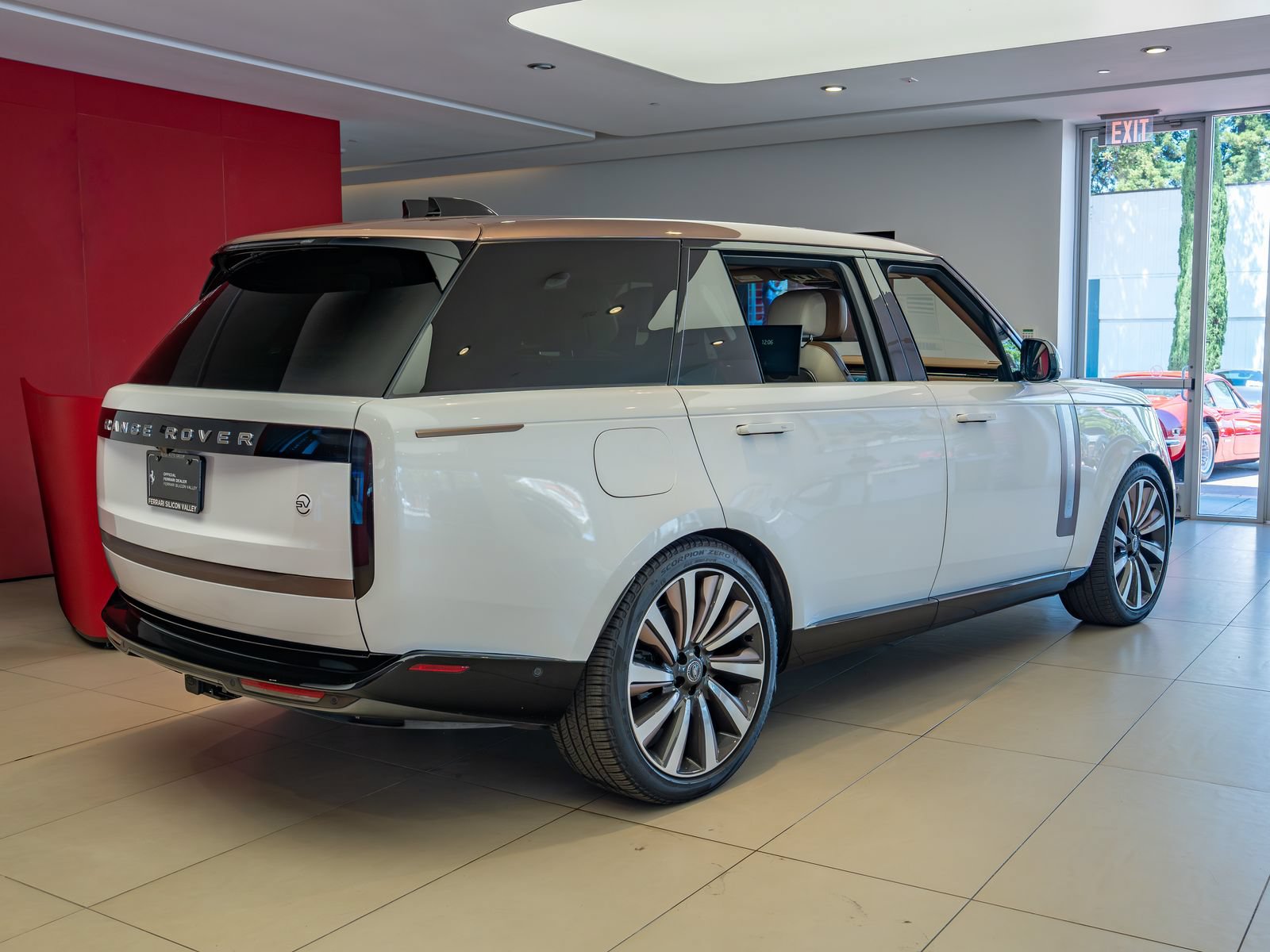 Used 2022 Land Rover Range Rover SV AWD/4WD image 6