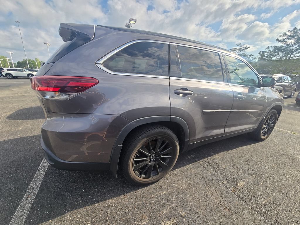 Used 2019 Toyota Highlander SE AWD/4WD image 9