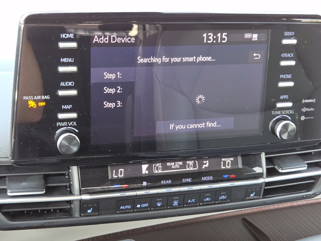 Used 2023 Toyota Sienna XLE FWD image 8